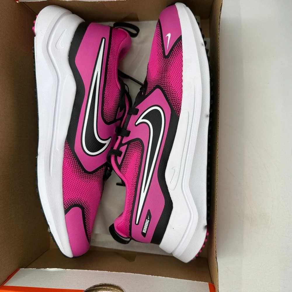 Nike cosmic runner